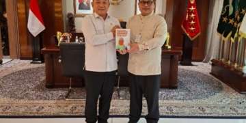 K.H. Imaduddin Utsman Al Bantani Temui Kepala Staf Kepresidenan di Gedung KSP – Polemik Nasab Habib