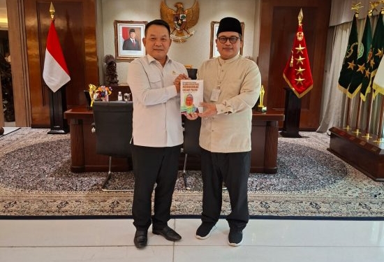K.H. Imaduddin Utsman Al Bantani Temui Kepala Staf Kepresidenan di Gedung KSP – Polemik Nasab Habib