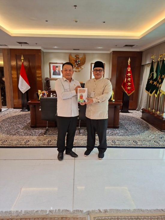 K.H. Imaduddin Utsman Al Bantani Temui Kepala Staf Kepresidenan di Gedung KSP – Polemik Nasab Habib